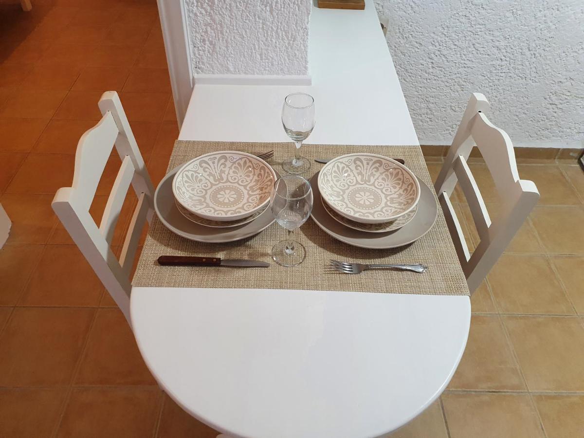 Elenis מלון דירות 2*